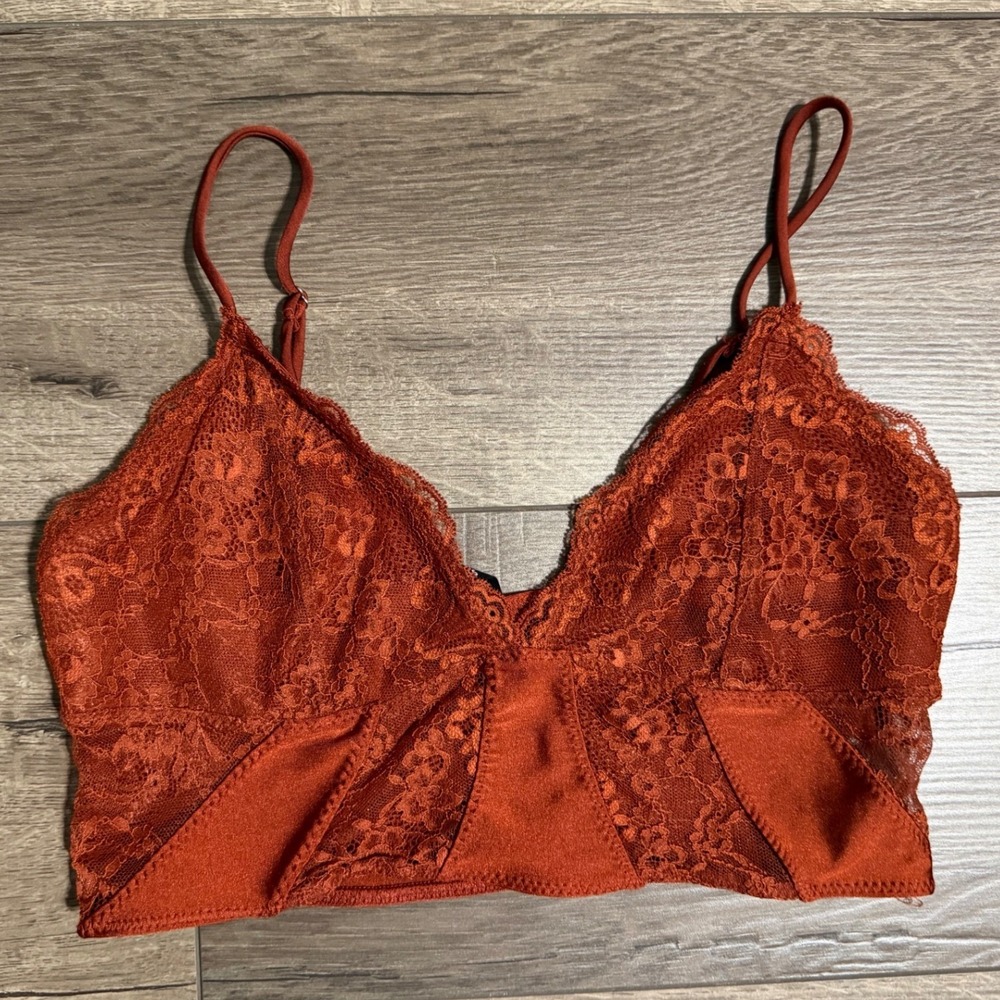 Out From Under Urban Outfitters Rust Orange Lace‎ Bralette Small V-Neck Strappy